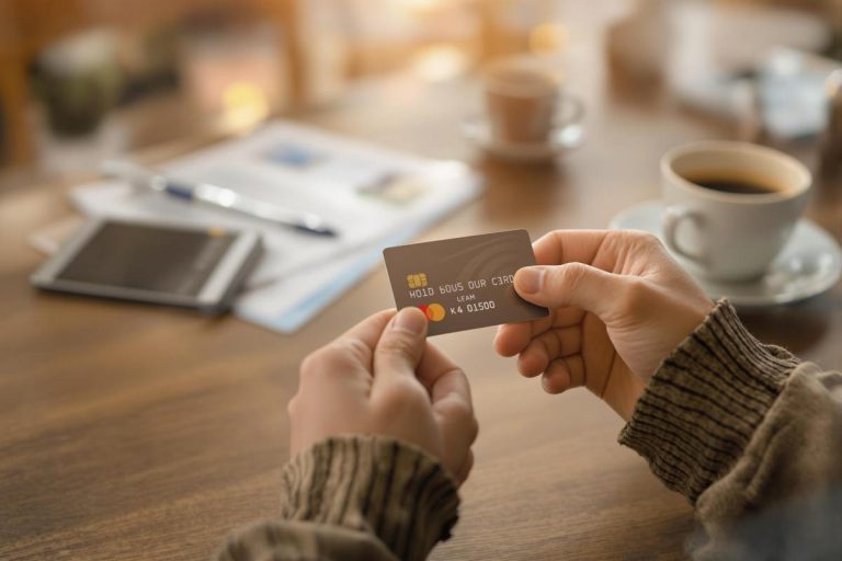 Délai réception nouvelle carte bancaire : guide complet.jpg